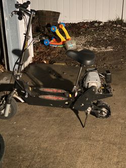 Moter Scooter Needs Tube And Back Tire Runs Good
