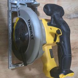 DeWalt 20V MAX cordless circular saw with charger and battery