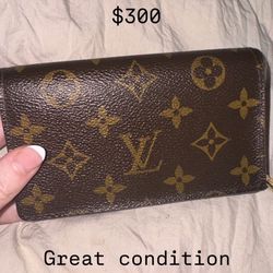 LV Wallet 