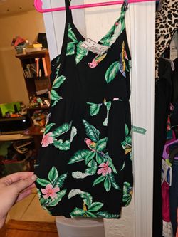 5T xs Little Girl Dress (BRAND NEW) (it says $3 but I'll do $2.50 for it)