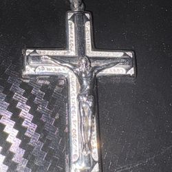 sliver pendant w moissanite diamonds