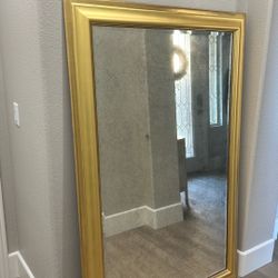 Mirror.  Antique 