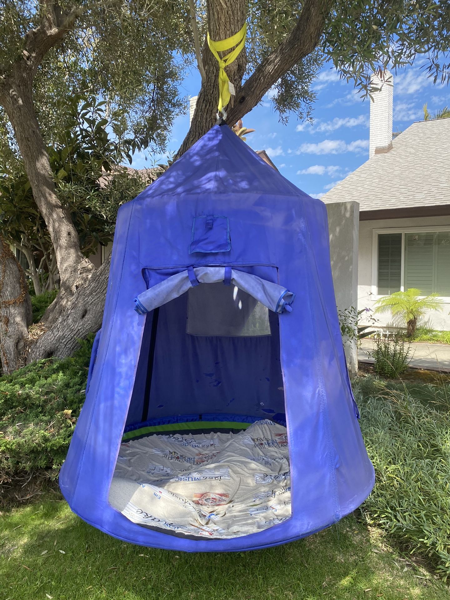 Kids tree tent