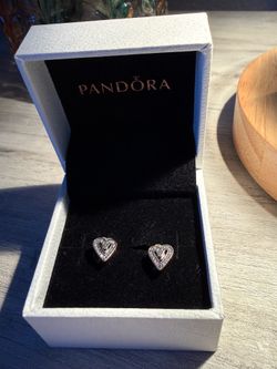 Pandora Sparking Freehand Heart Stud Earrings