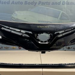 18-20 TOYOTA CAMRY L/LE/XLE/ HYBRID FRONT BUMPER COVER 