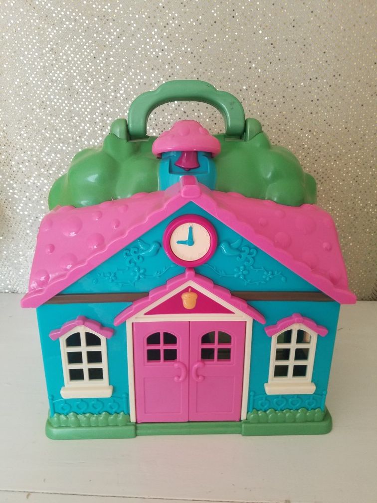 Lil Woodzeez Schoolhouse & 3 families