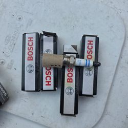 ​Bosch Double Iridium Spark Plugs 9605 (Pack of 4) - Brand New