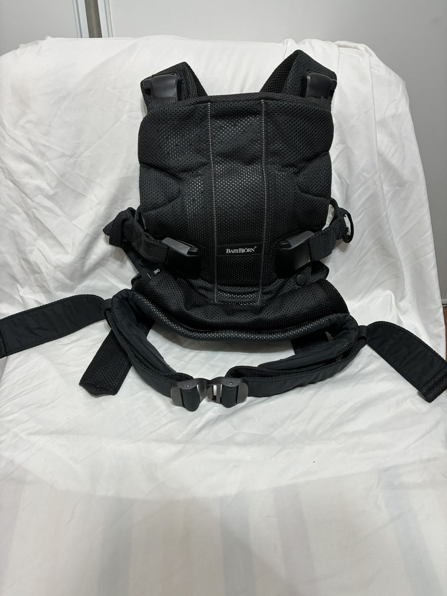 BabyBjorn 2 way mash carrier 8-33 lbs new born to toddler
