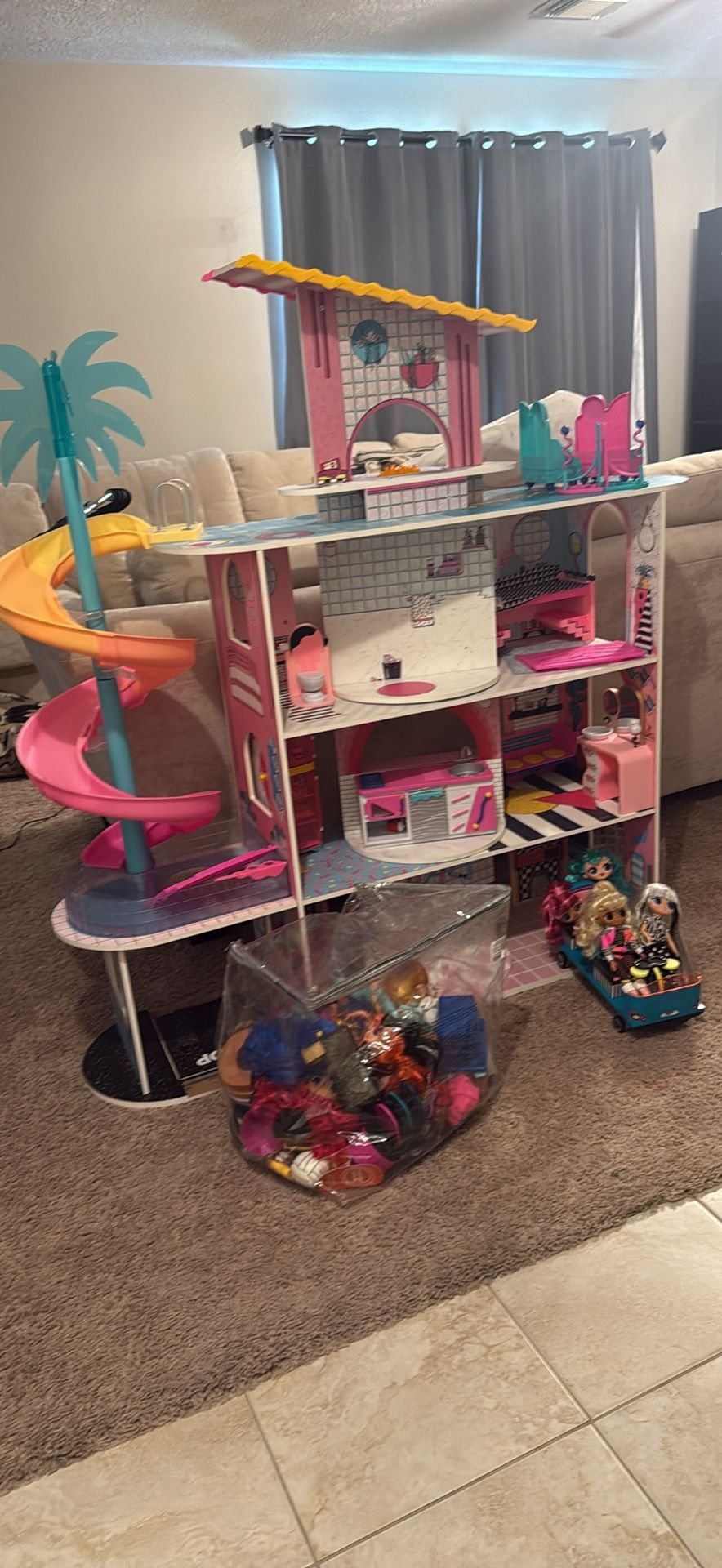 LOL DOLL HOUSE/ DOLLS / ACCESSORIES 