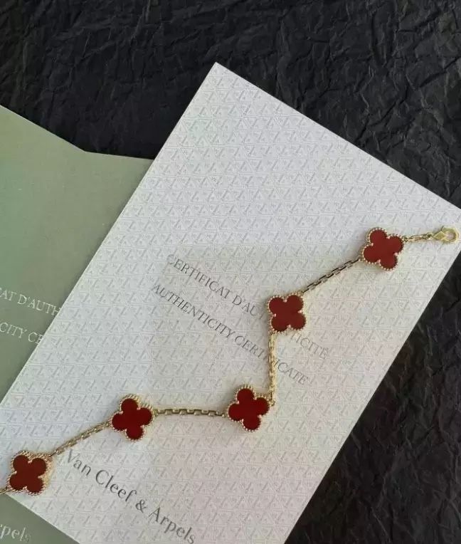 Van Cleef & Arpels Bracelet Vintage Alhambra 18K Gold 5P Red agate bracelet