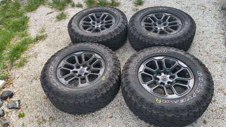 Ram 1500 Rebel 18" OEM wheels and tires
