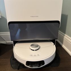 Roborock S8 MaxV Ultra Robot Vacuum & Mop - Excellent Condition, 1 Yr Old