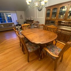 Solid Oak Dining Set + Hutch EXCELLENT CONDITION