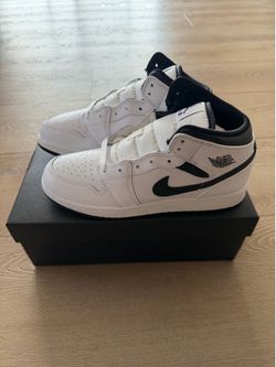 Nike Air Jordan 1 Mid reverse panda Size 6.5Y (Women’s 8) Brand New in Box