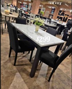 Beautiful‼️ 5-Pc Resia Dining Table Set