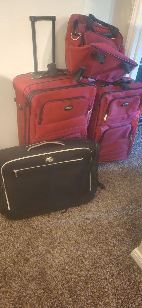 4 Pc Luggage Lot 