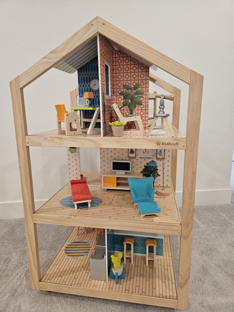 KidKraft Dollhouse On Wheels!