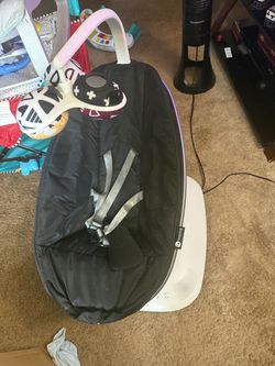 4moms Baby Bouncer Seat with Toy Bar