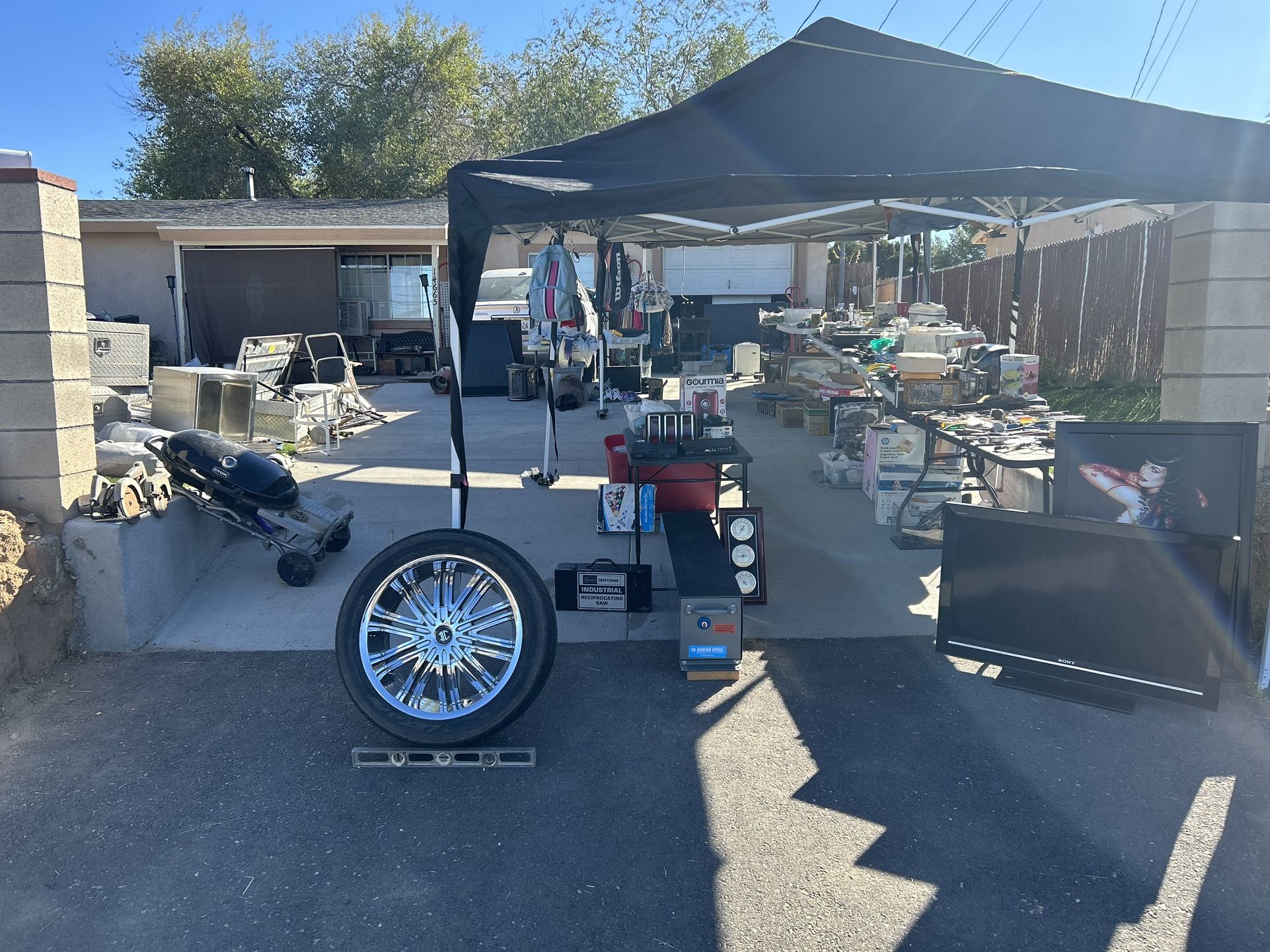 YARD SALE (going On Now 11-2-2025