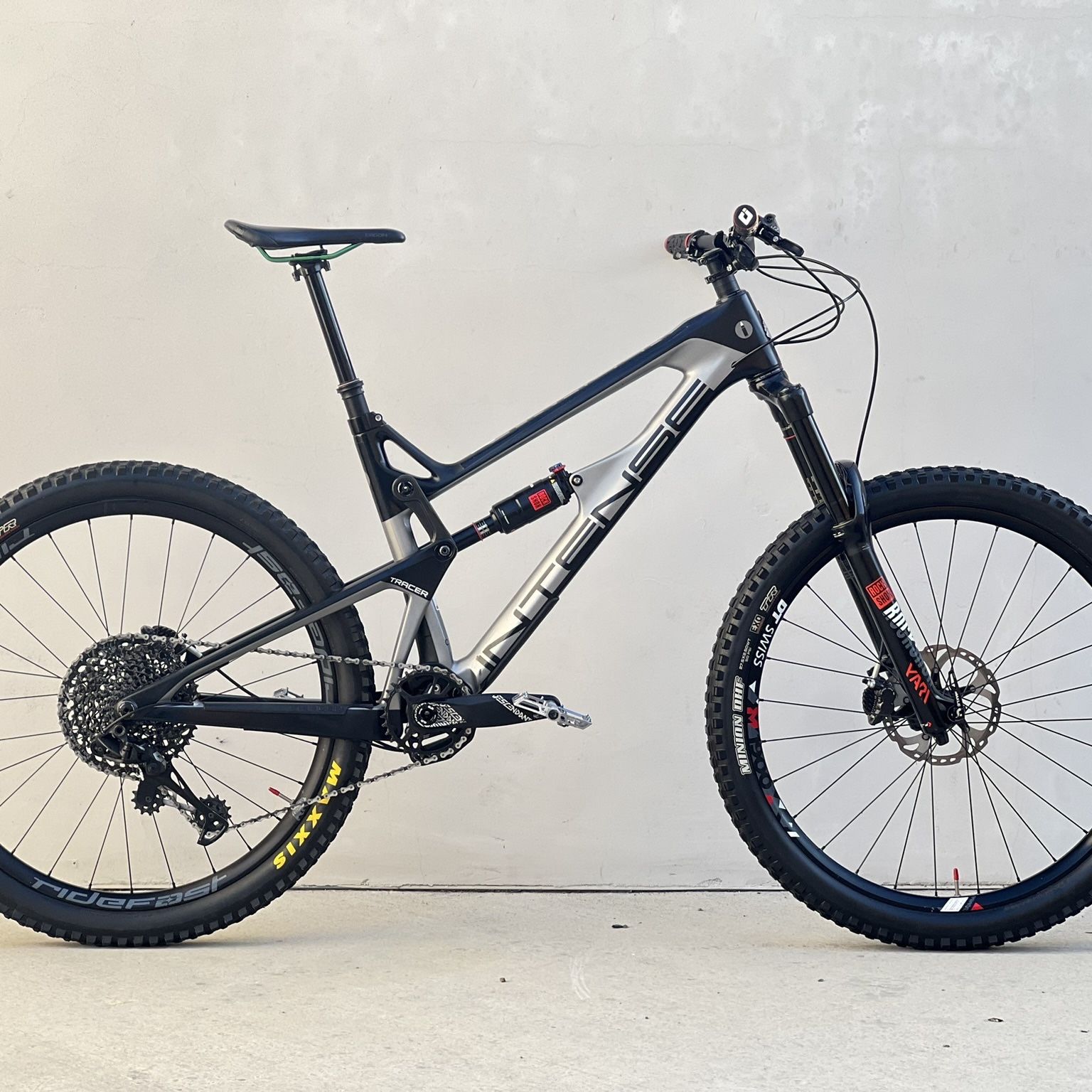 Intense Tracer 275 PRO Carbon Full Suspension Mountain Bike. MEDIUM. SRAM GX EAGLE. Dropper Post. 27.5er