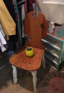 PETITE ANTIQUE CHAIR