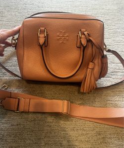 Tory Burch T Monogram Petite Barrel Bag – Pink