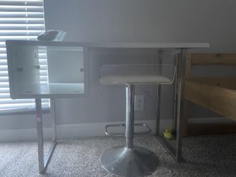White Desk & Chair