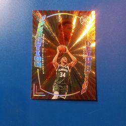 2021-22 Panini Illusions - Operation Detonation Insert Giannis Antetokounmpo