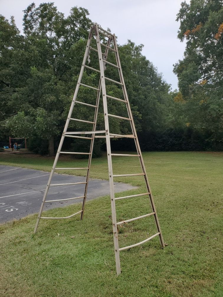 Aluminum A frame ladder