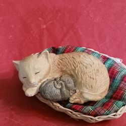 Christmas Around The World 'Not A Creature Was Stirring' Cat & Mouse Figurine