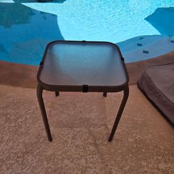 18h 15w Outdoor Metal Side Table