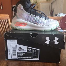 Steph Curry 4- Kids Size 13