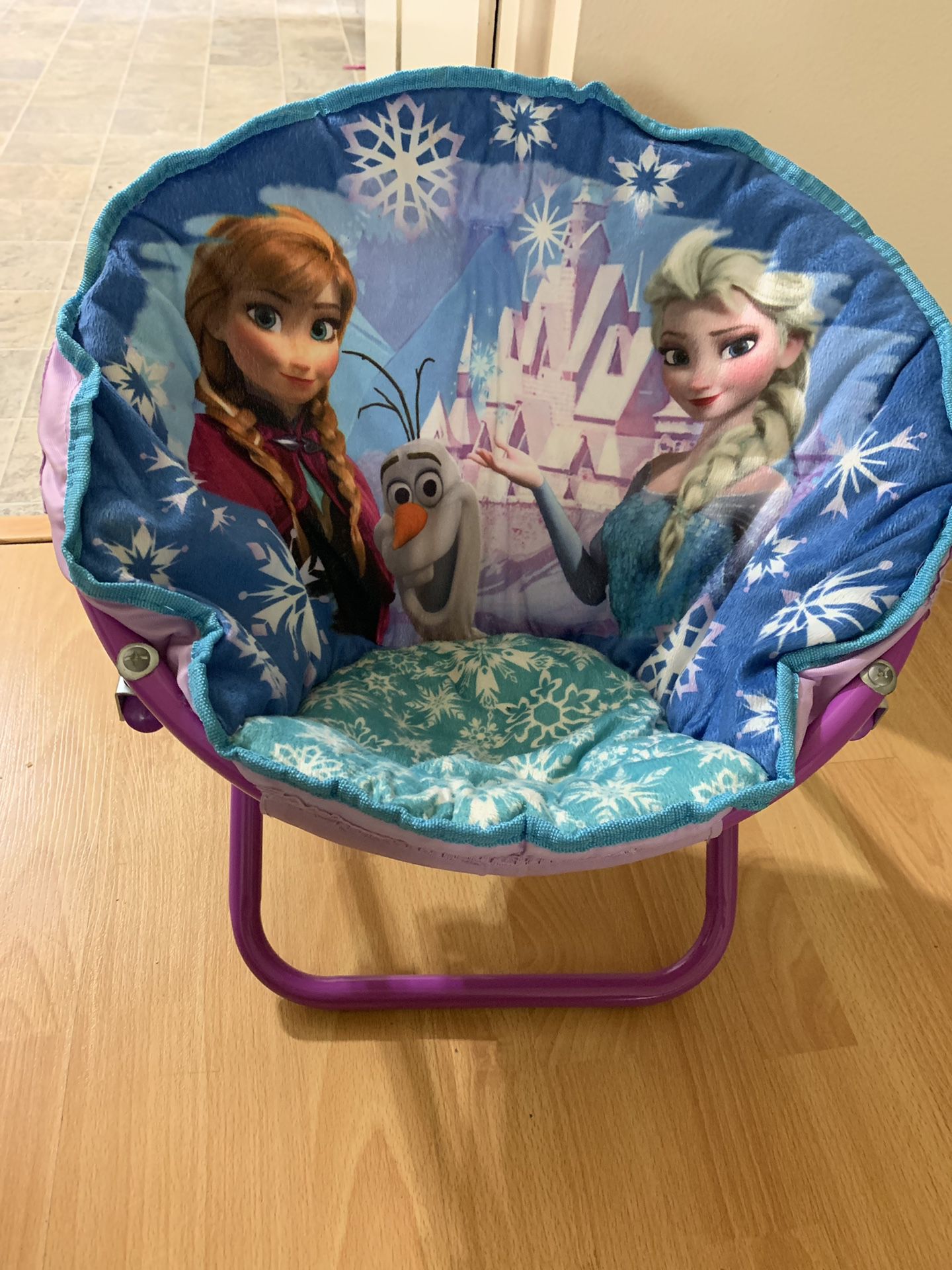 Disney Frozen Elsa and Anna Kids Folding Saucer Chair