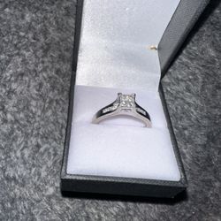 14k White Gold Diamond Ring