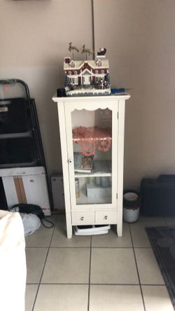 Ornament display cabinet