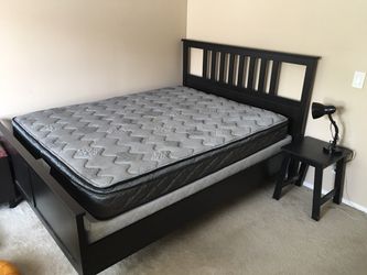 Nat Skalk Hen IKEA queen bed Hemnes with box spring, mattress and side table plus lamp  for Sale in Coto de Caza, CA - OfferUp