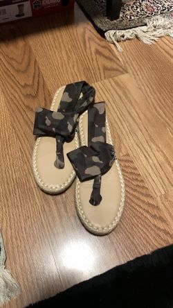 Shoedazzle Aminta Thong Sandals, Camouflage Sz8