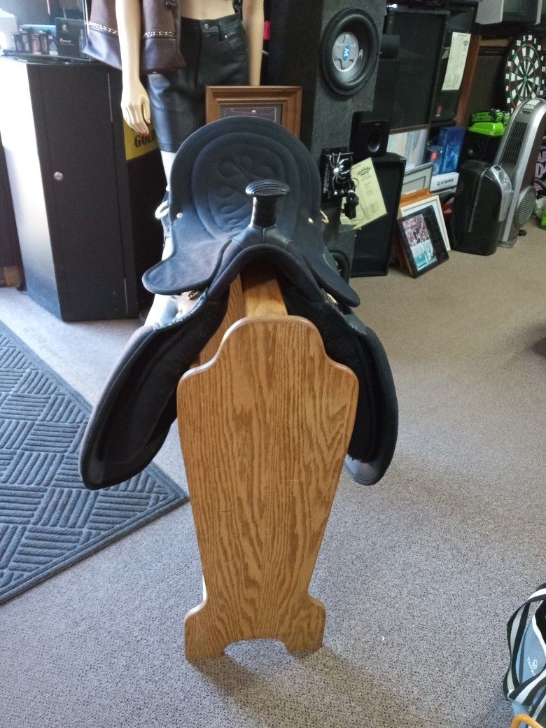 Riviera Show Western Style Horse Saddle With Stand