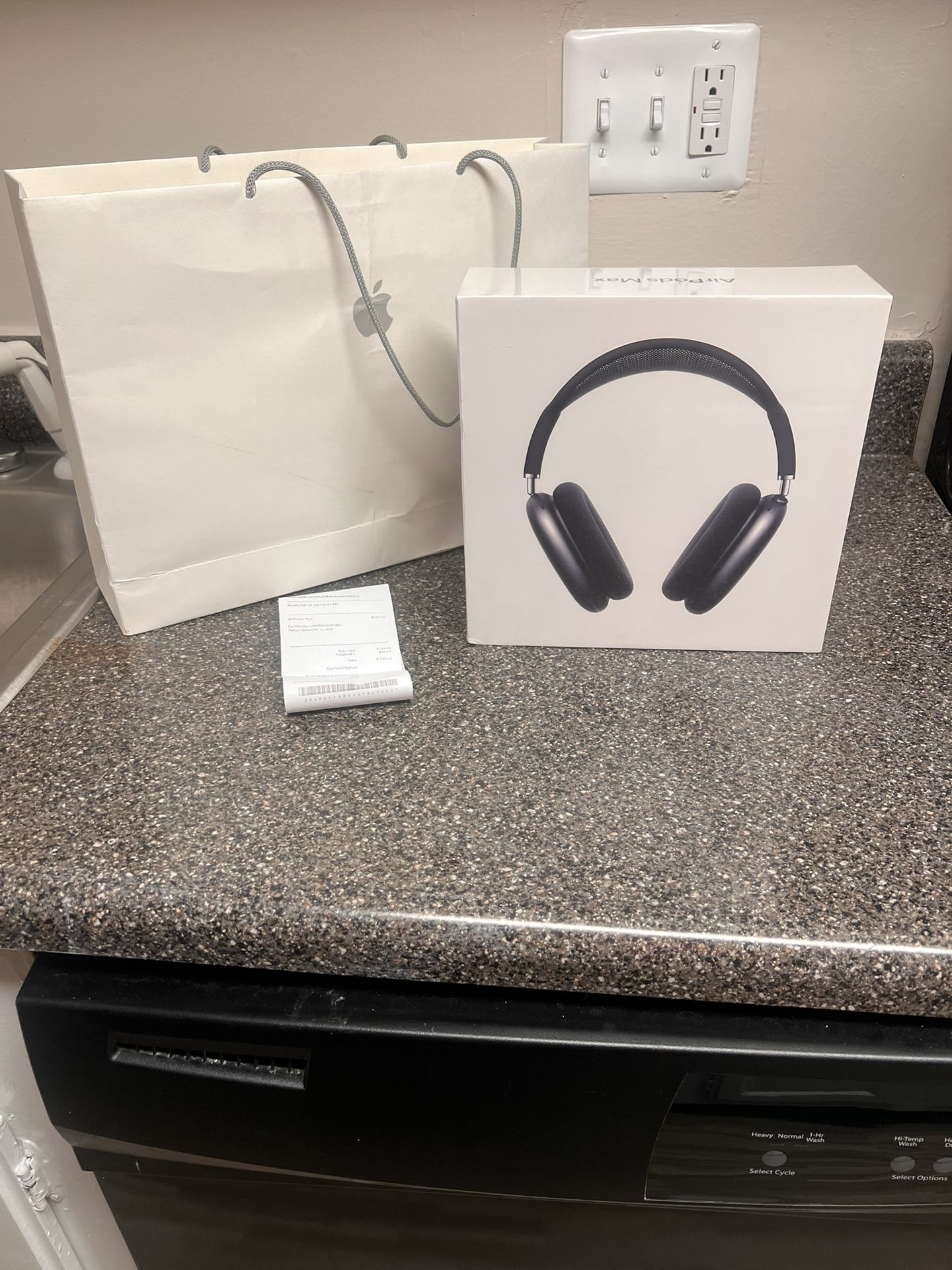 Brand New AirPod Max Midnight + Smart Case