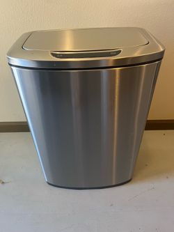 Hands free with motion trash receptacle