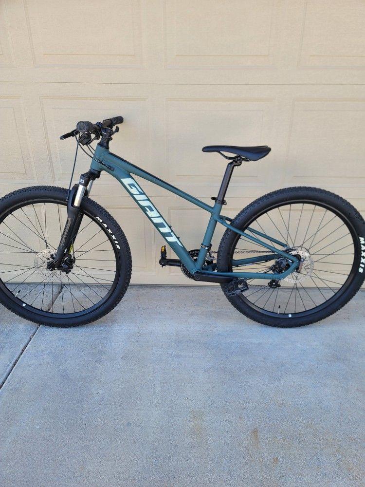 GIANT TALON 4 MOUNTAIN BIKE (XSMALL FRAME)