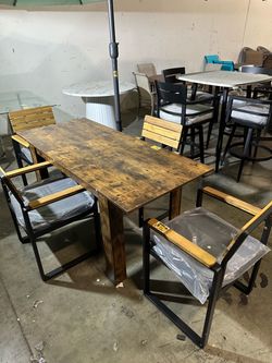 New Indoor Outdoor Extendable Dining Table and 4 Chairs