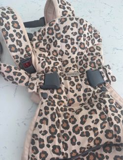 Baby bjorn carrier