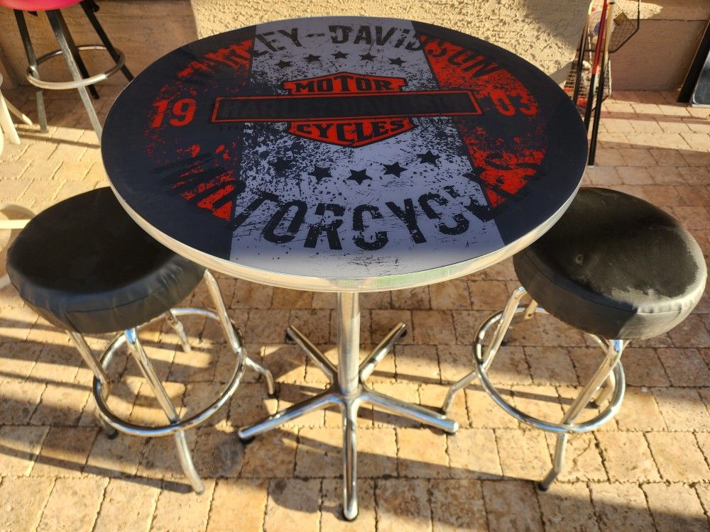 Harley Davidson Bar Pub table with 2 stools