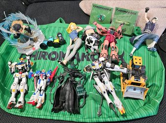 COLLECTABLE  FIGURINES
