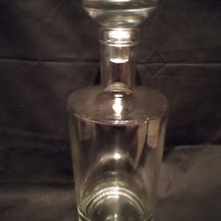 Decanter With Topper 