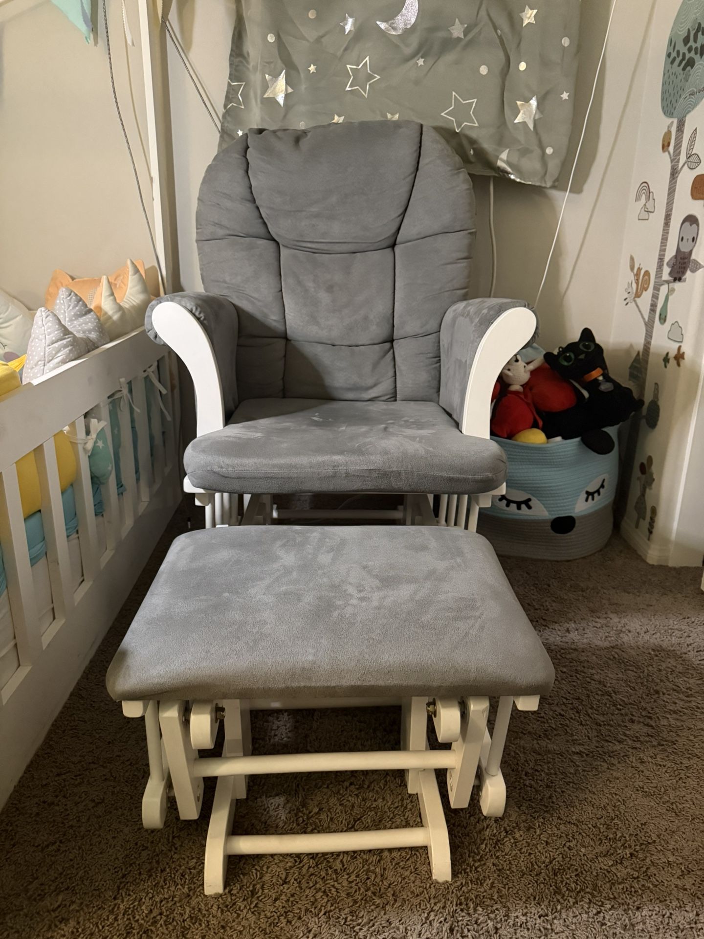 Storkcraft Premium Hoop Glider & Ottoman