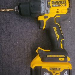 DeWalt 20volt Hammer Drill With 2 Batteries And Charger 