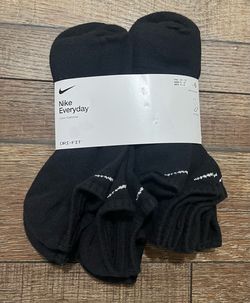 NEW!!! Nike socks 6 pair 6-10/6-8