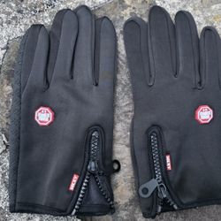Brand New, Windstopper Gloves Size Small